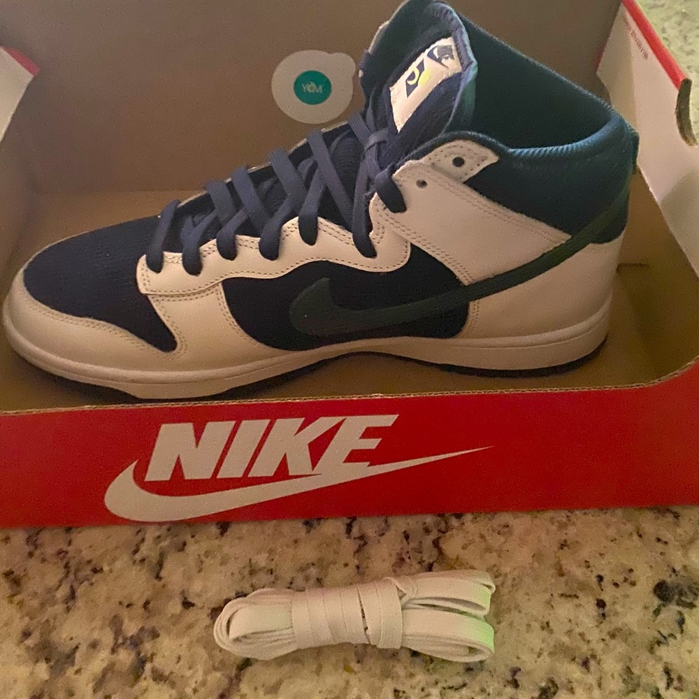 Nike Dunk Hi PRM EMB Sneakers